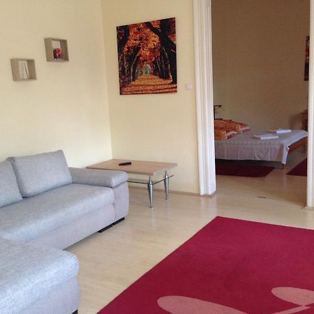 Peterfia Apartman Debrecen Buitenkant foto