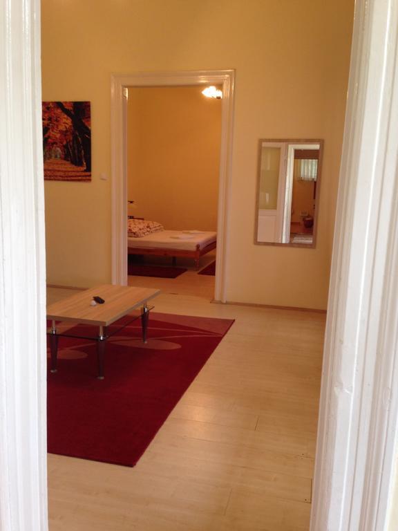 Peterfia Apartman Debrecen Buitenkant foto